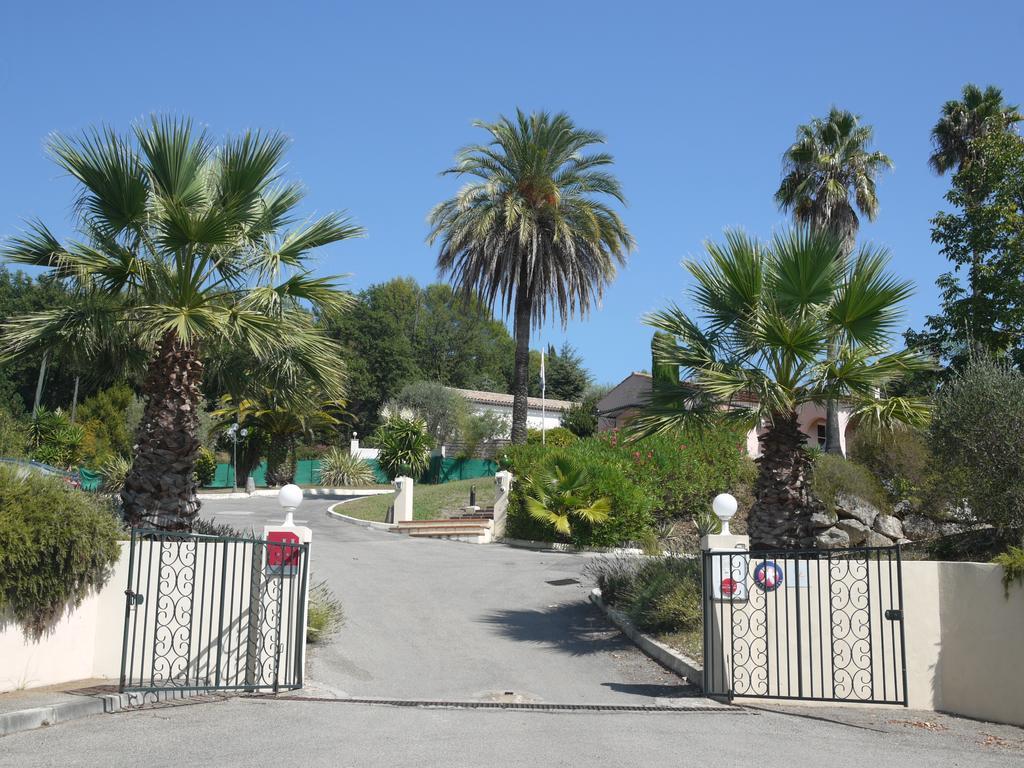 Отель La Bastide De Бьо Экстерьер фото